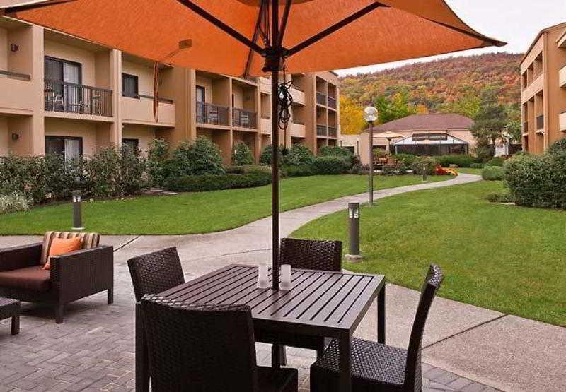 Courtyard By Marriott Mahwah Hotel Exterior foto
