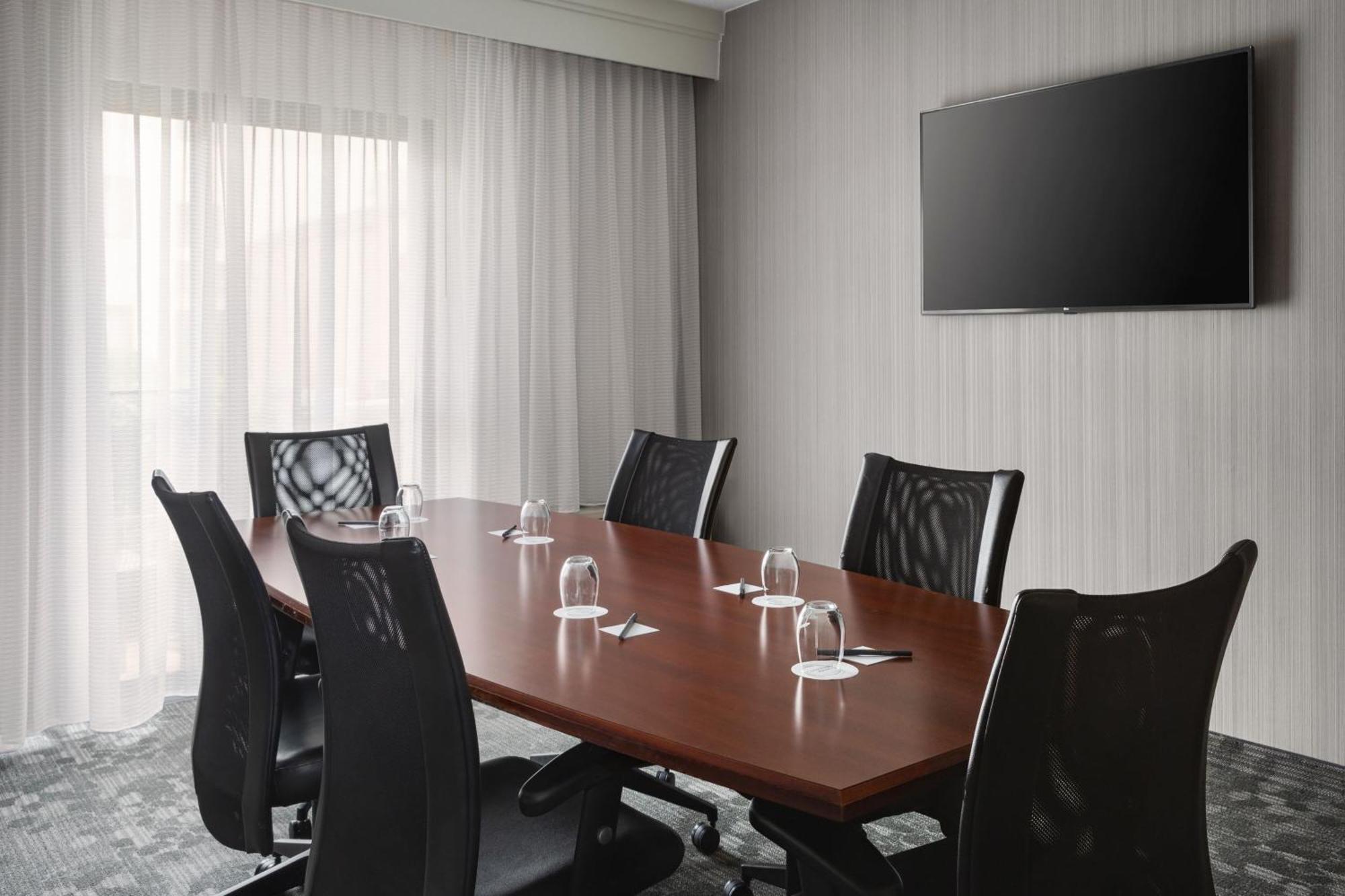 Courtyard By Marriott Mahwah Hotel Exterior foto