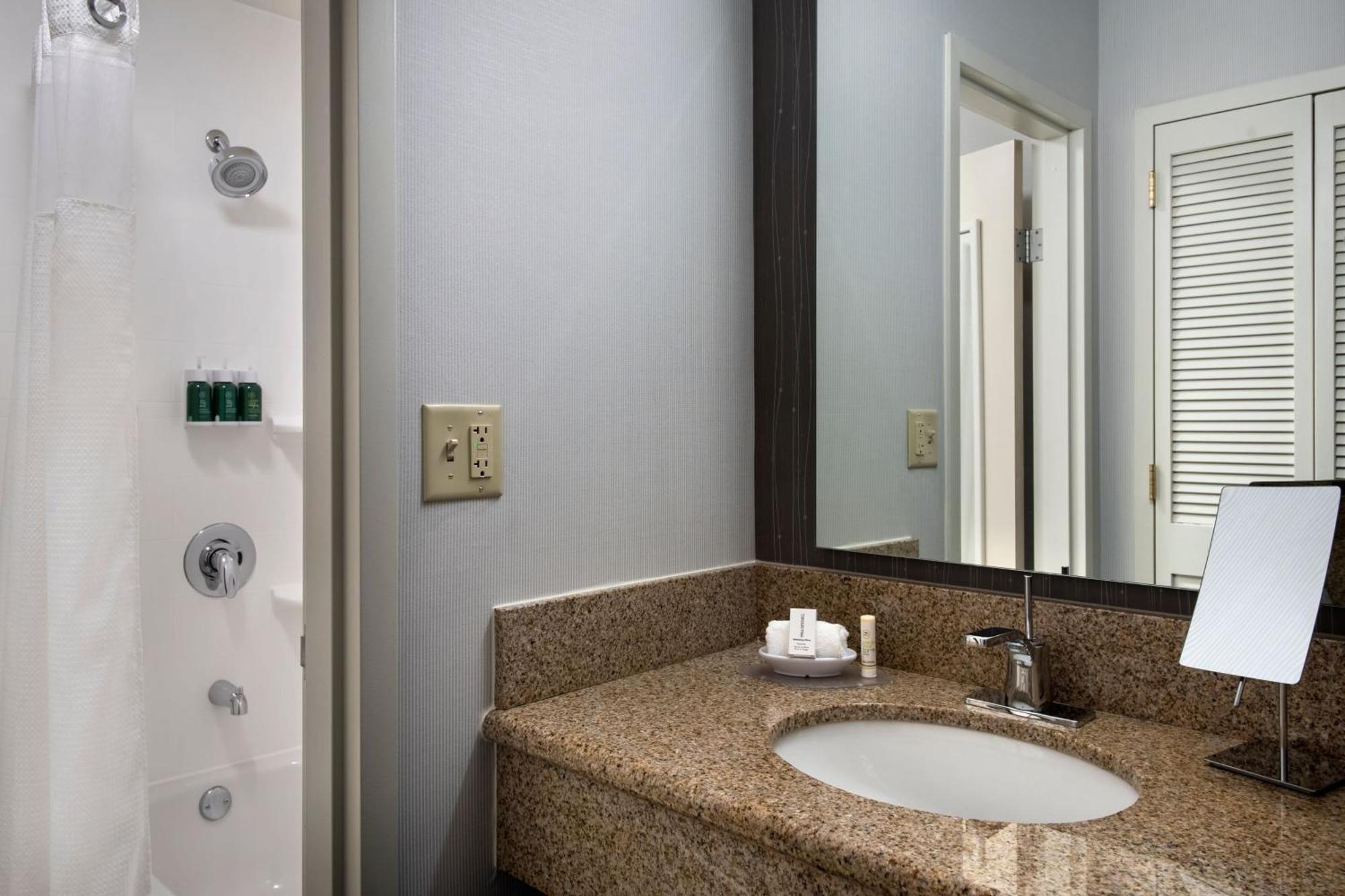 Courtyard By Marriott Mahwah Hotel Exterior foto