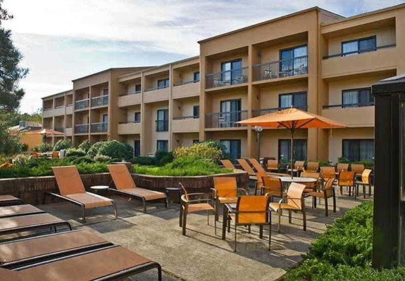 Courtyard By Marriott Mahwah Hotel Exterior foto
